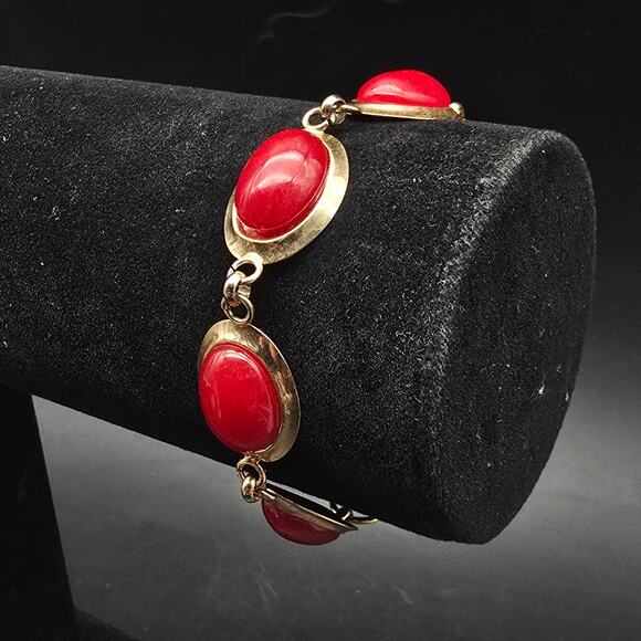Vintage Red Jade Gold Tone Bracelet Oval Links Costume Jewelry - Picture 9 of 10